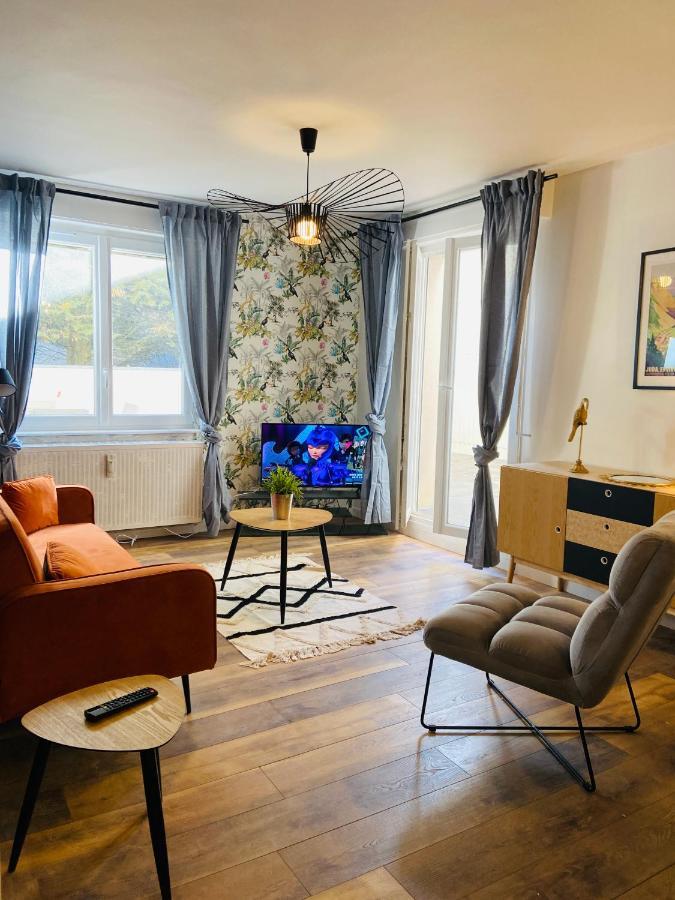 Appartement 2 Chambres Avec Terrasse Vue Sur Jardin Arbore Pontarlier Exterior photo